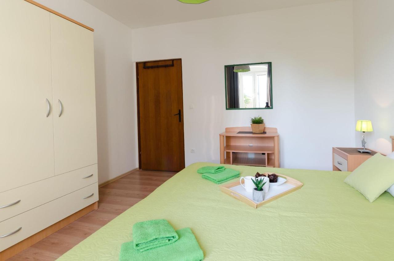 Apartments Ester Funtana Exterior foto