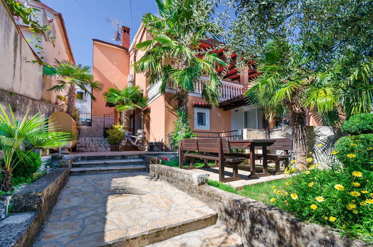 Apartments Ester Funtana Exterior foto